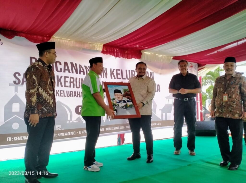 Lukisan Deni Diterima Menag RI, Jamaludin : Tanda Terima Kasih Kami