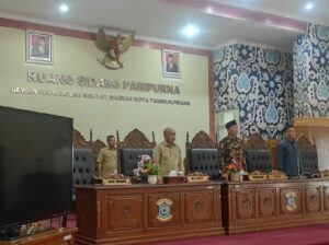 Molen Sampaikan Dua Raperda Dalam Rapat Paripurna ke-10 