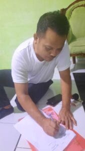 Camat Lubukbesar Bersama Kadesnya Urus Pencairan BPJS Tenagakerja Ketua RT 7 Perlang