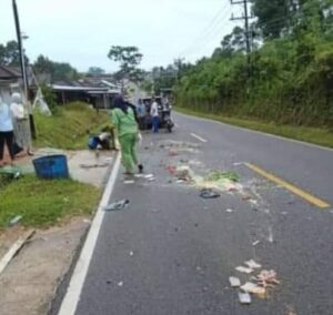 Jalan Licin, Mobil Xenia dan Jupiter Z Tabrakan di Ruas Jalan Desa Namang