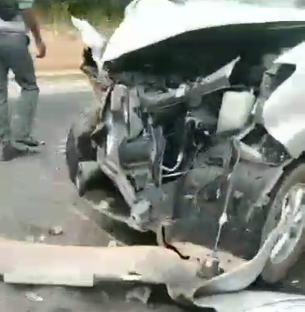 Truck VS Avanza Tabrakan di Ruas Jalan Penyak, Bangka Tengah