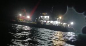 Warga Tanjung Pura Bangka Tengah Geram, Kapal Tidak Dikenal Diduga Curi Besi Kapal Tua