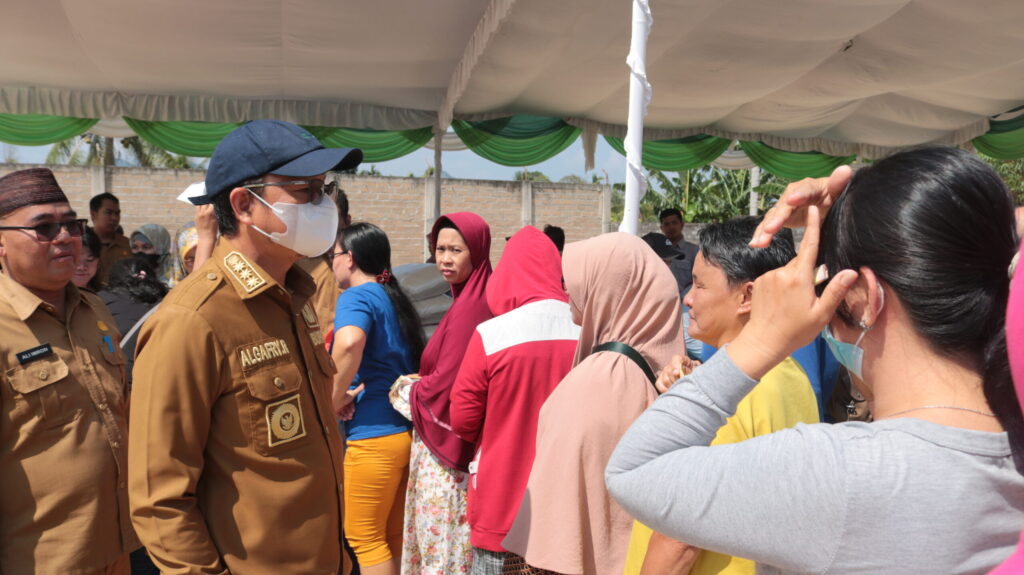 Tingginya Harga Bahan Pokok, Bupati Algafry Tinjau Langsung Operasi Pasar