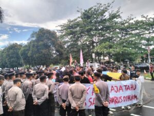 Nelayan dan Mahasiswa Geruduk Mapolda Babel, Anggap Polisi Tidak Tegakkan Hukum