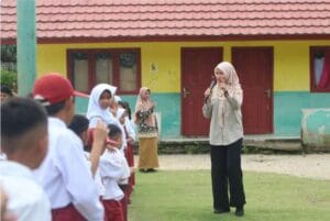 Sambangi SDN 16 Sungaiselan, Eva Algafry Ajak Murid-murid Terapkan PHBS