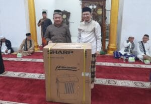Sajadah Fajar di Desa Nibung, Algafry Bagikan Doorprize 1 Unit Mesin Cuci