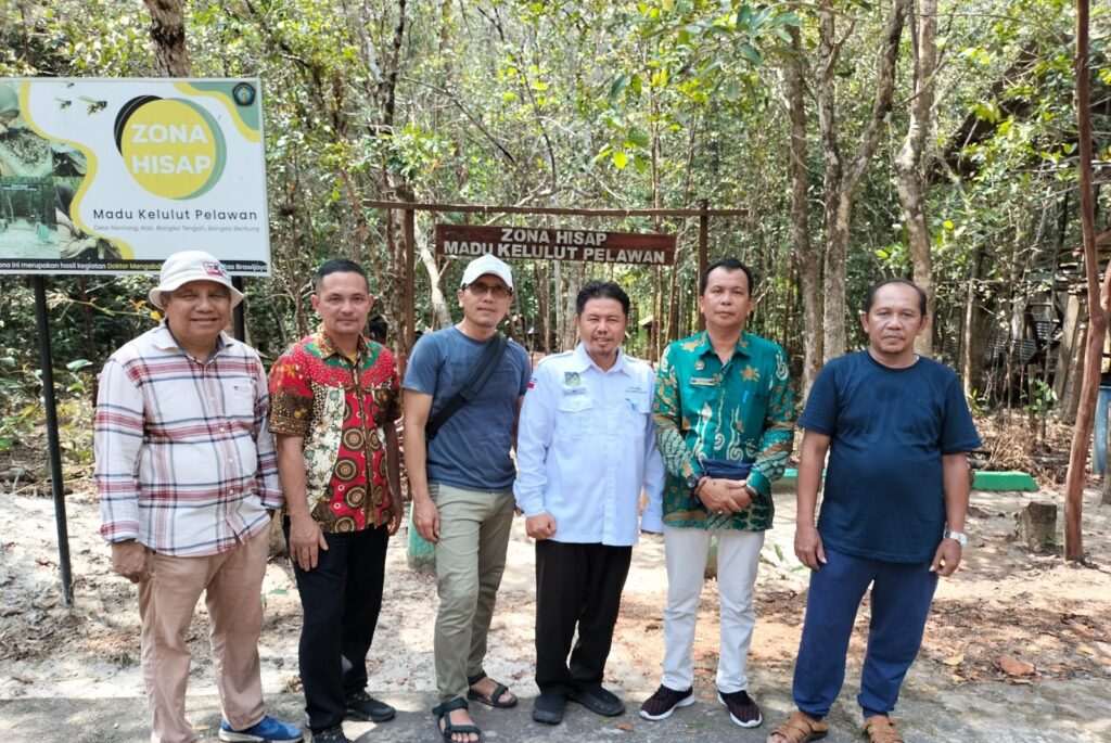 Unigal Ciamis Jabar Kunjungi Hutan Pelawan Namang, Kayu Medang jadi Daya Tarik Mereka