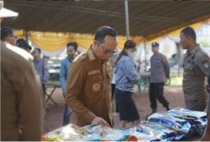 Warga Koba Serbu Sembako Murah