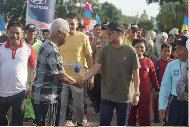 Ribuan Warga Kecamatan Namang Ikuti Jalan Sehat, HUT Ke-21 Bangka Tengah