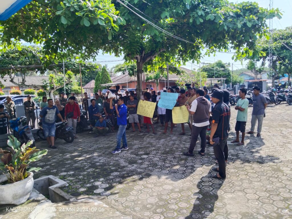 Puluhan Nelayan dan Organisasi Sungailiat Lakukan Unjuk Rasa, Mereka Inginkan Ini!!!