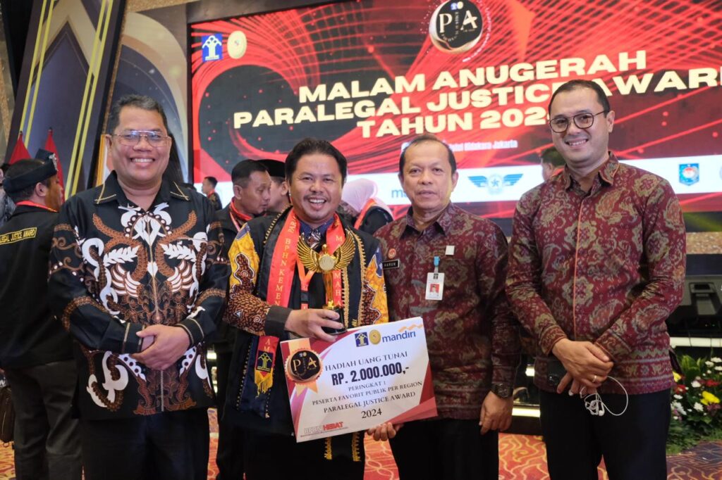 Kades Namang Raih Top Favorit Publik Tingkat Nasional Paralegal Justice Award 2024, Sabet 3 Penghargaan 