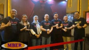 Erzaldi Rosman Balon Gubernur Babel Hadiri Gala Premiere Film Mawang bersama Istri