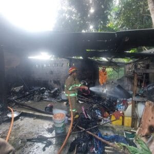 Rumah Zulfan Warga Desa Jelutung Dilahap Api