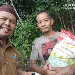 Investasi Berhasil, PT Ayam Namang Salurkan Beras ke Warga