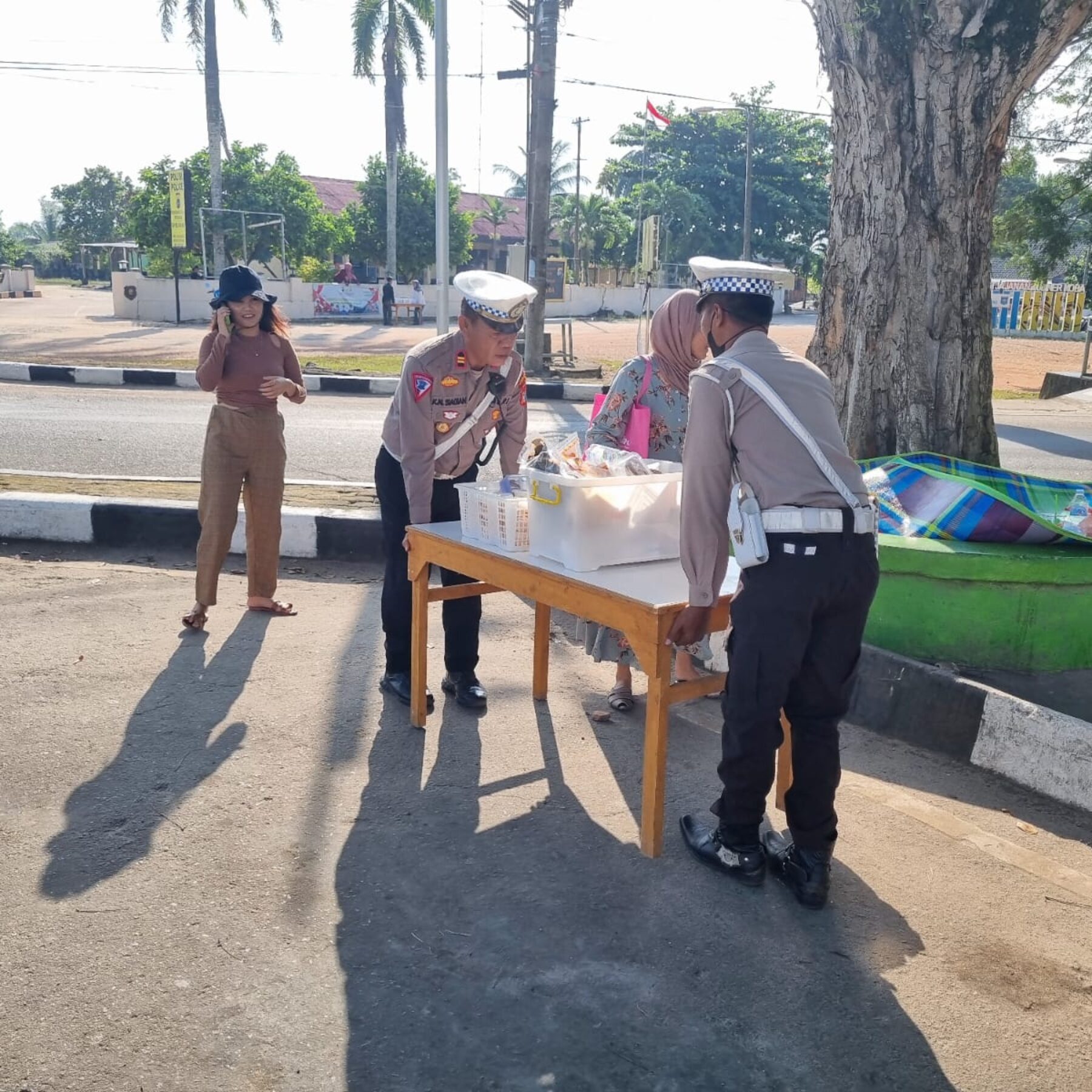 Satlantas Polres bersama Satpolpp Bateng Tertibkan Pedagang di Ruas Jalan Bundaran Kota Koba