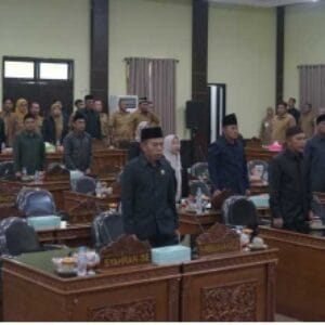 Bupati Algafry Teken Kesepakatan Bersama di Paripurna DPRD Bateng