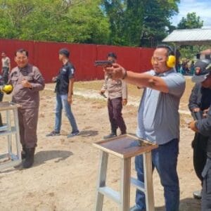Kapolres Bateng Ajak Wabup dan Kepala OPD Latihan Menembak Bareng