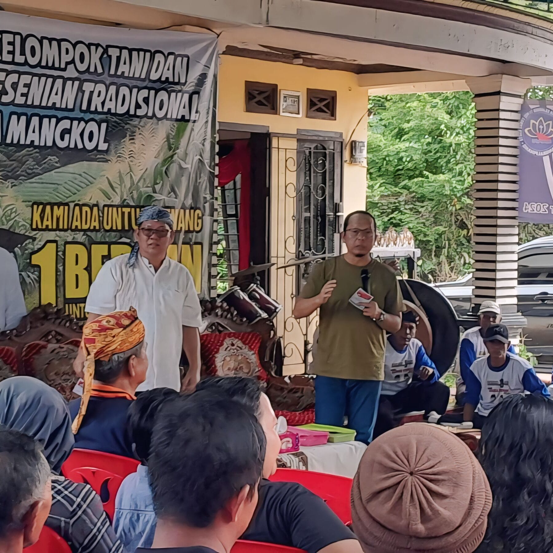 Paslon BERLIAN Sambangi Kelompok Tani dan Paguyuban Kesenian Desa Mangkol, Sigap Dengarkan Harapan Warga