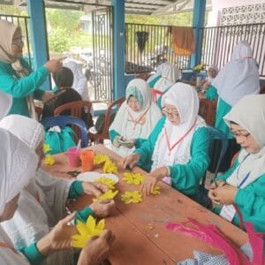 PT Timah Serahkan Bantuan Seragam Sekolah Lansia Berdaya Belo Laut   