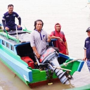 PT Timah Beri Empat Mesin Tempel Untuk Nelayan di Bangka Selatan