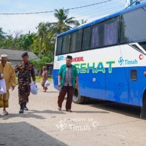 Kolaborasi PT Timah & GP Ansor, Hadirkan Mobil Sehat dan Sembako  Masyarakat Pesisir 