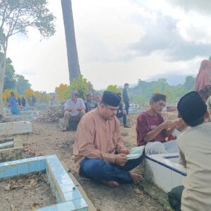 Ruah Kubur di Desa Perlang, Ratusan Warga Ziarah ke Kubur