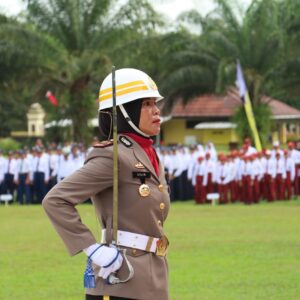 Polwan Polres Bateng jadi Komandan Upacara di HUT RI ke-80 di Halaman Kantor Bupati