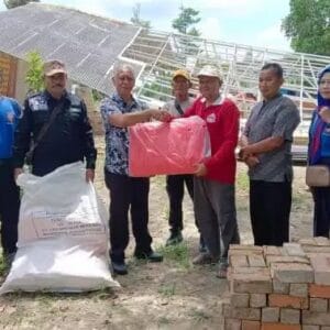 Dinsos Bangka Salurkan Bantuan Korban Bencana Alam Mendo Barat