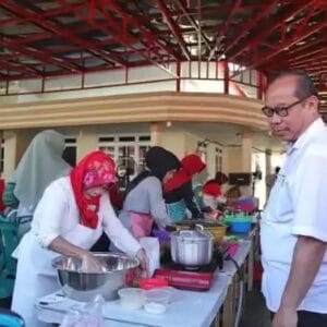 DWP Kabupaten Bangka Gelar Lomba membuat Pempek dan Menghias Tumpeng