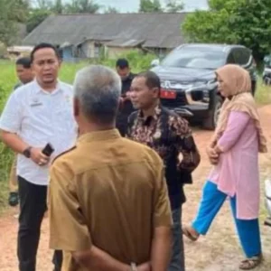 ‎Pemkab dan DPRD Bangka Tengah Turun Langsung ke Lokasi Penggusuran Rumah di Desa Kebintik  ‎