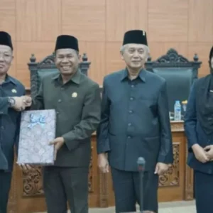 ‎Wakil Bupati Efrianda Sampaikan Rancangan KUA-PPAS 2026 di Paripurna   ‎