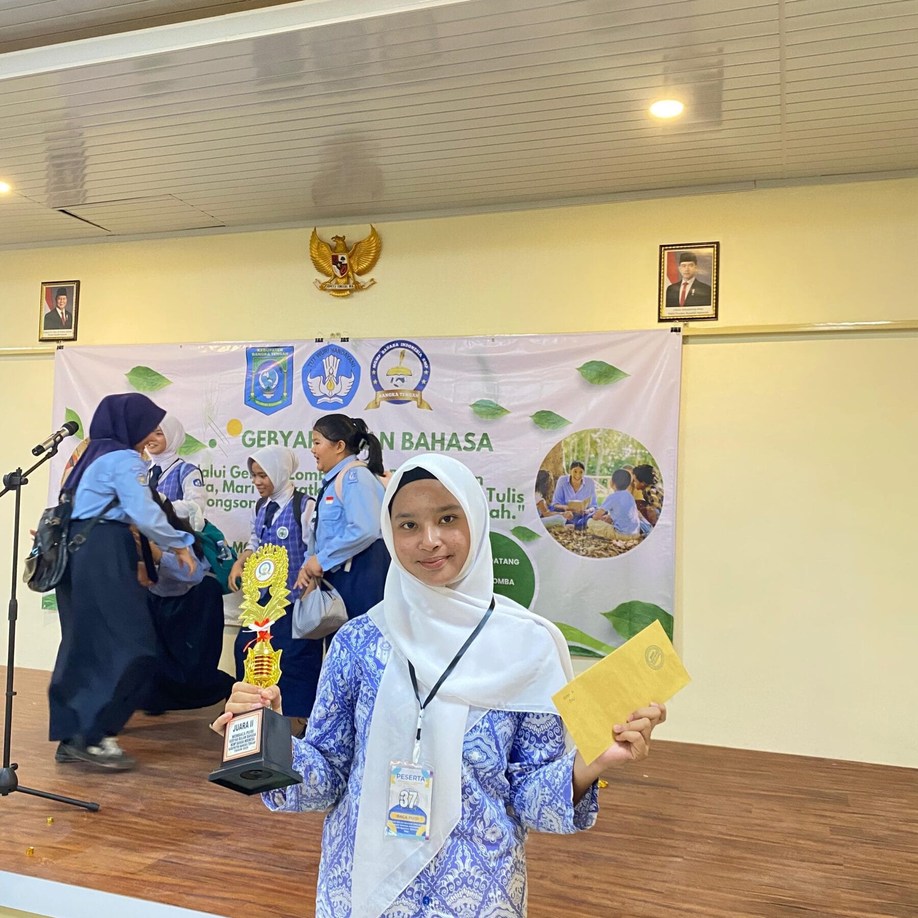 Zahwa, Siswi SMP Taruna Sains Berhasil Raih Juara 2 Lomba Baca Puisi se-Bateng