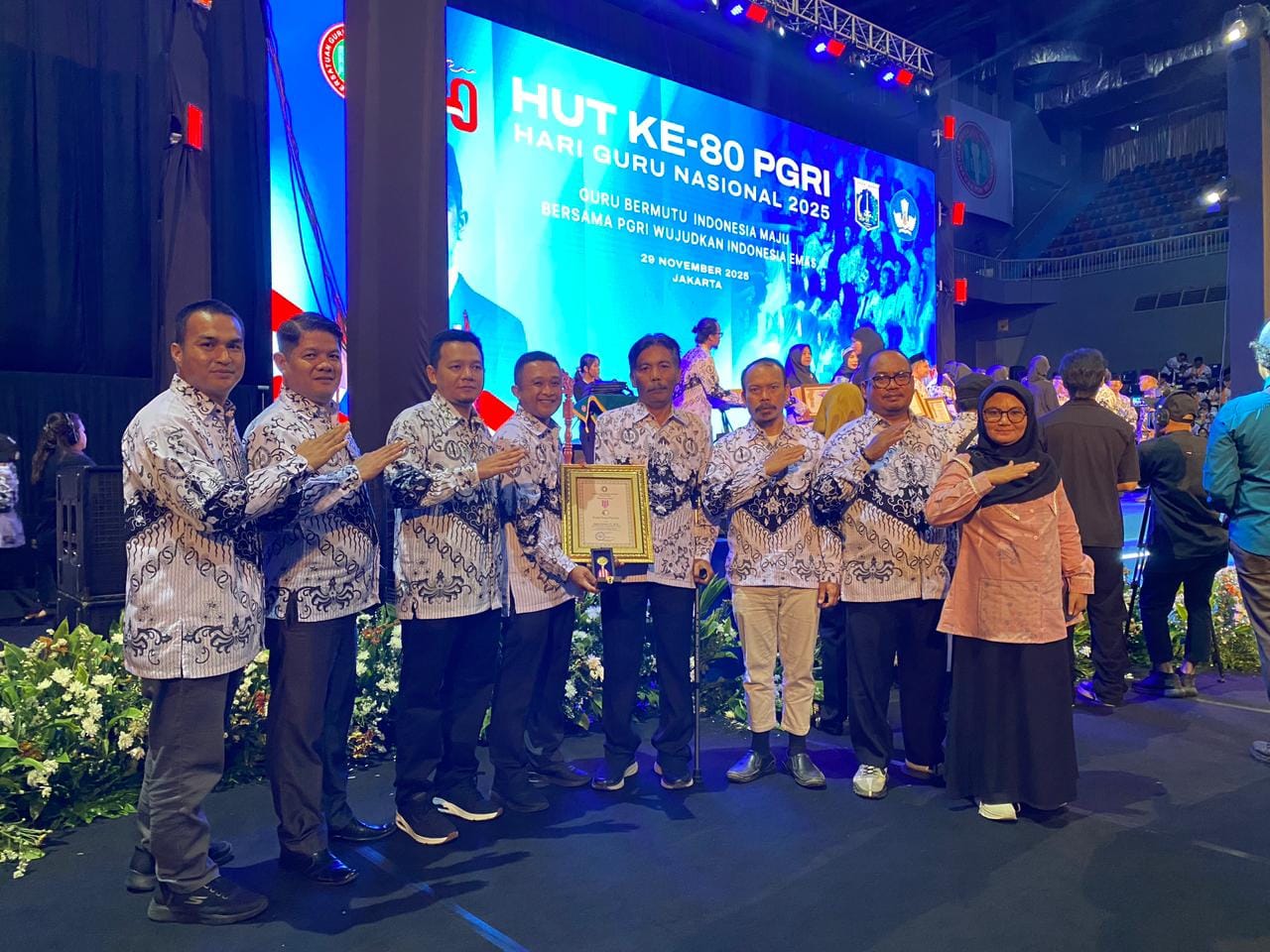 ‎Pemimpin Berkomitmen Tinggi, Bupati Algafry Rahman Raih Anugerah Dwija Praja Nugraha  ‎