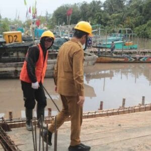 ‎Algafry Tinjau Perkembangan Pembangunan Dermaga Bongkar Muat Nelayan