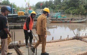 ‎Algafry Tinjau Perkembangan Pembangunan Dermaga Bongkar Muat Nelayan