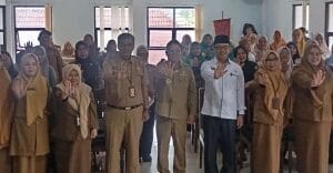 ‎Wabup  Efrianda Berikan Bantuan Program Genting di Kecamatan Koba