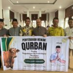 ‎Bupati bersama 14 Perusahaan Salurkan Bantuan Hewan Kurban ke Masyarakat   ‎