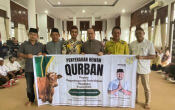 ‎Bupati bersama 14 Perusahaan Salurkan Bantuan Hewan Kurban ke Masyarakat   ‎