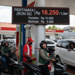 ‎Pertamax Naik, Warga Mengeluh dan Mulai Beralih ke Pertalite Meski Harus Antre Panjang  ‎
