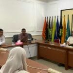 Sinergi Pendidikan dan Sosial, Kades Perlang Ajak Mahasiswa KKN Unmuh Pangkalpinang Petakan Angka Putus Sekolah