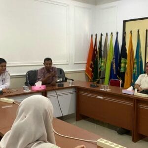 Sinergi Pendidikan dan Sosial, Kades Perlang Ajak Mahasiswa KKN Unmuh Pangkalpinang Petakan Angka Putus Sekolah