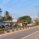 ‎Antrean Panjang Mengular di SPBU Berok Koba, Warga : Mau Tidak Mau