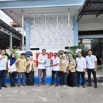 Kades Perlang bersama Mahasiswa Unmuh Babel Fasilitasi Nelayan Perlang dan Trubus Buat PAS Kecil di KSOP Pangkalbalam