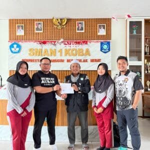 ‎SMAN 1 Koba Serahkan Donasi Rp4,555 Juta untuk Korban Bencana NTT Flores ke Lazismu Bangka Tengah  ‎