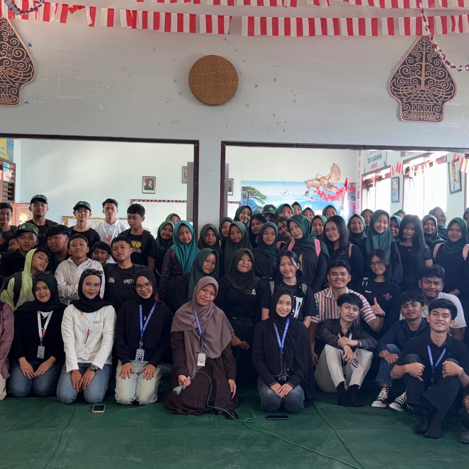 Mahasiswa Kelompok 85 Edukasi Siswa SMPN 06 Batu, Bahas Bahaya Gadget hingga Pergaulan Bebas